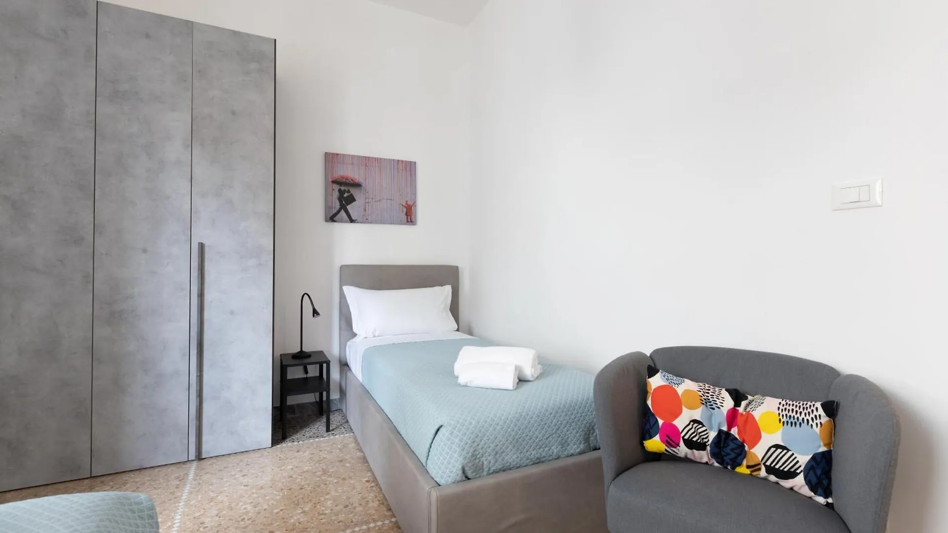 Macedonia 30 Bright Flat Daire Roma