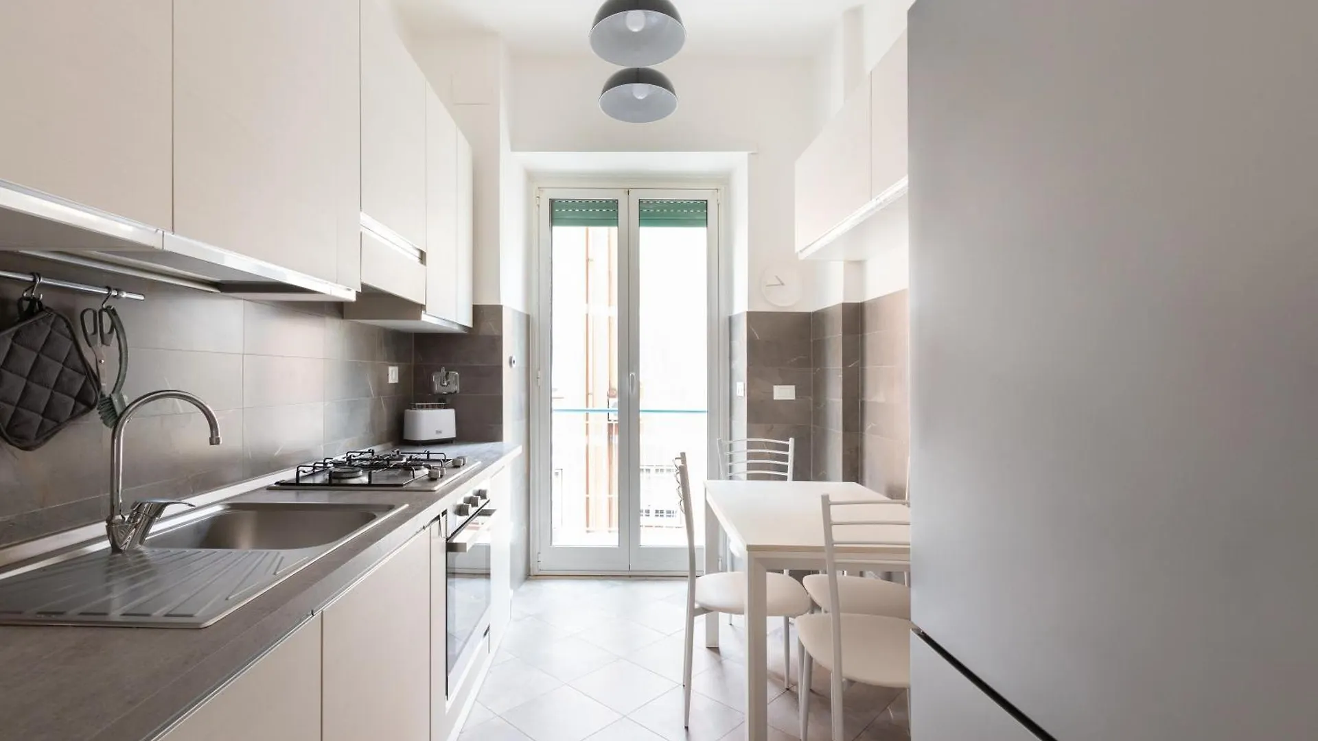 Macedonia 30 Bright Flat Daire Roma İtalya